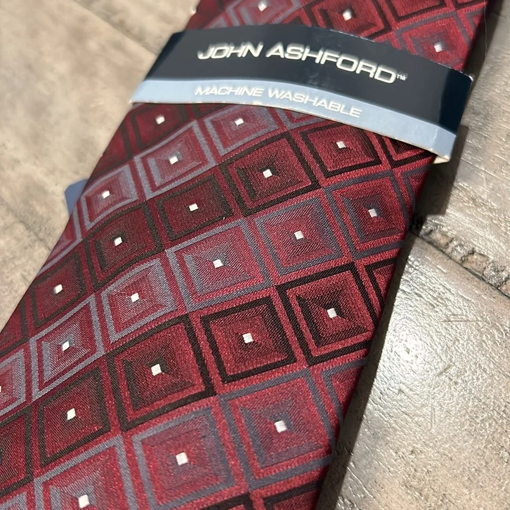 NWT JOHN ASHFORD MENS Maroon/Burgandy Satin Tie Key West Geometric Pattern
